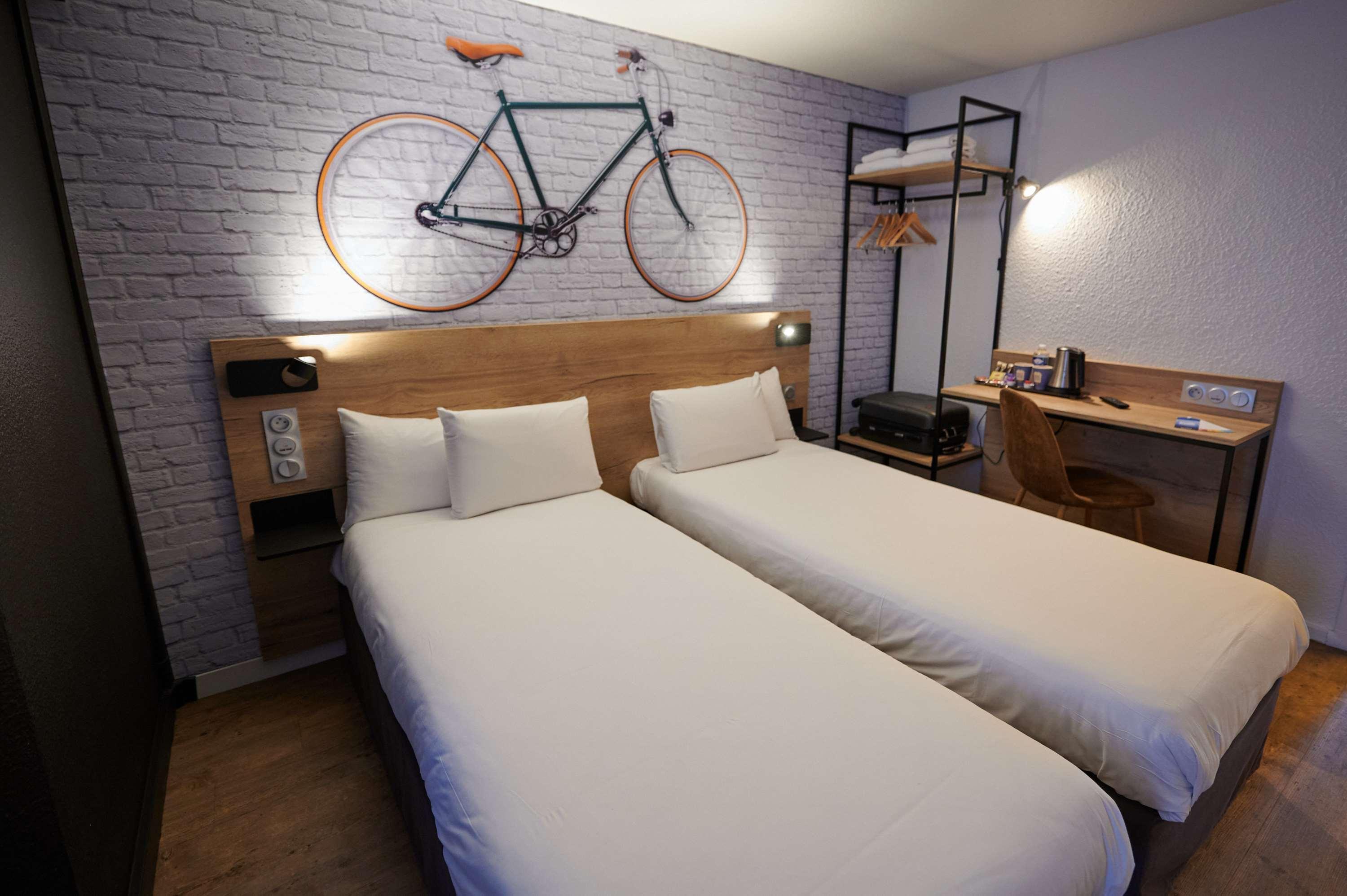 Kyriad Hotel Laval Laval  Bagian luar foto