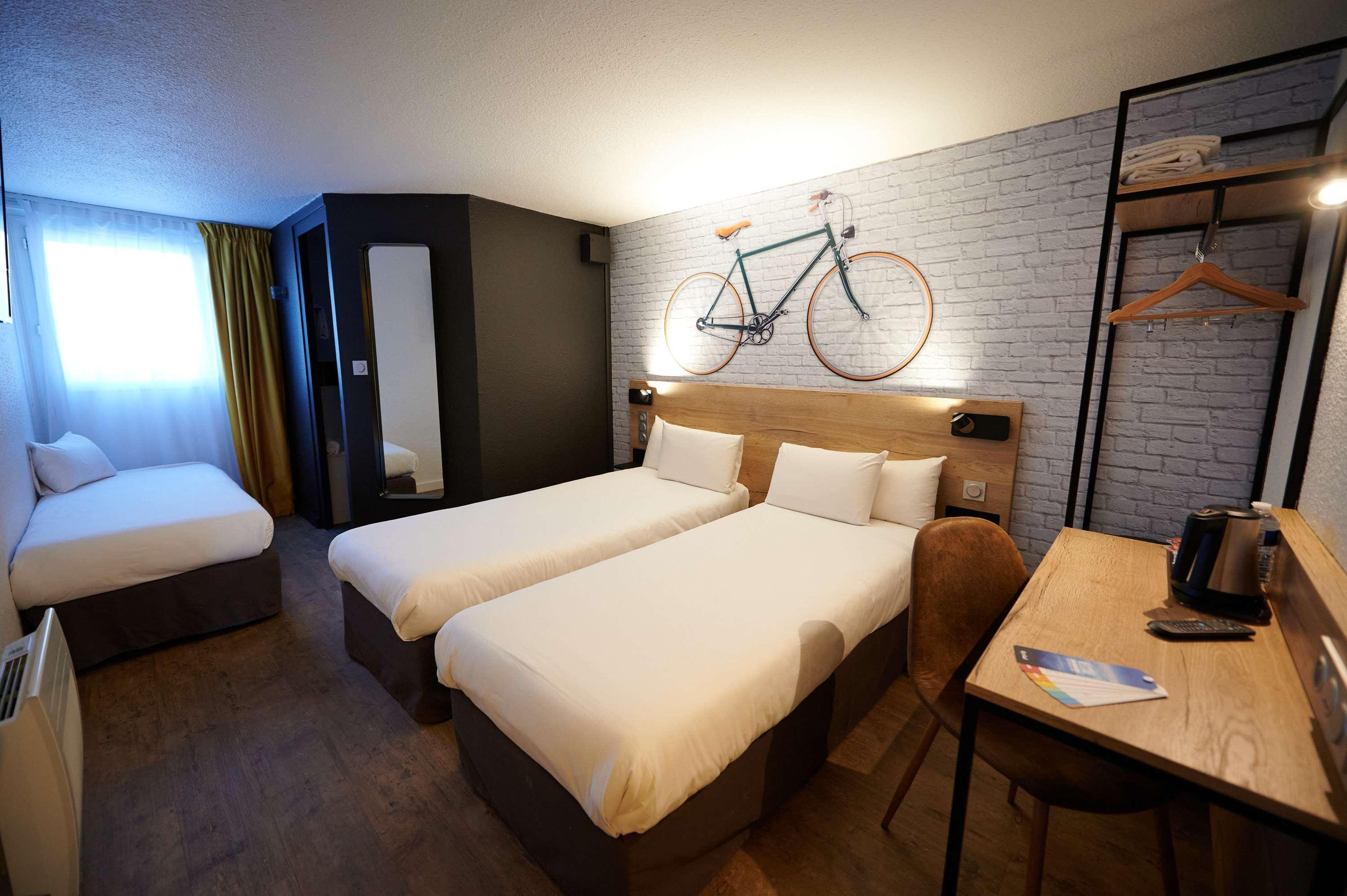 Kyriad Hotel Laval Laval  Bagian luar foto