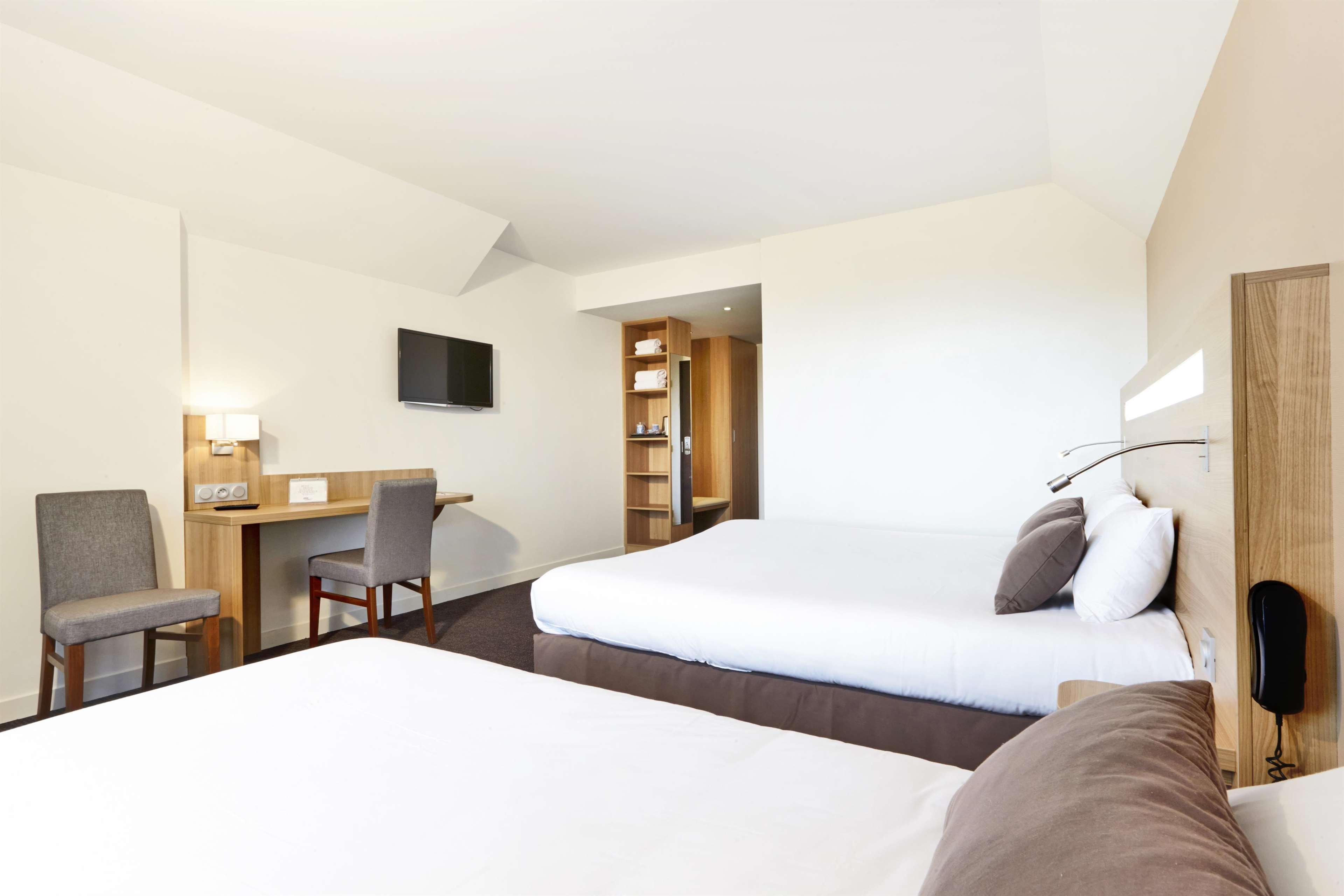Kyriad Hotel Laval Laval  Bagian luar foto