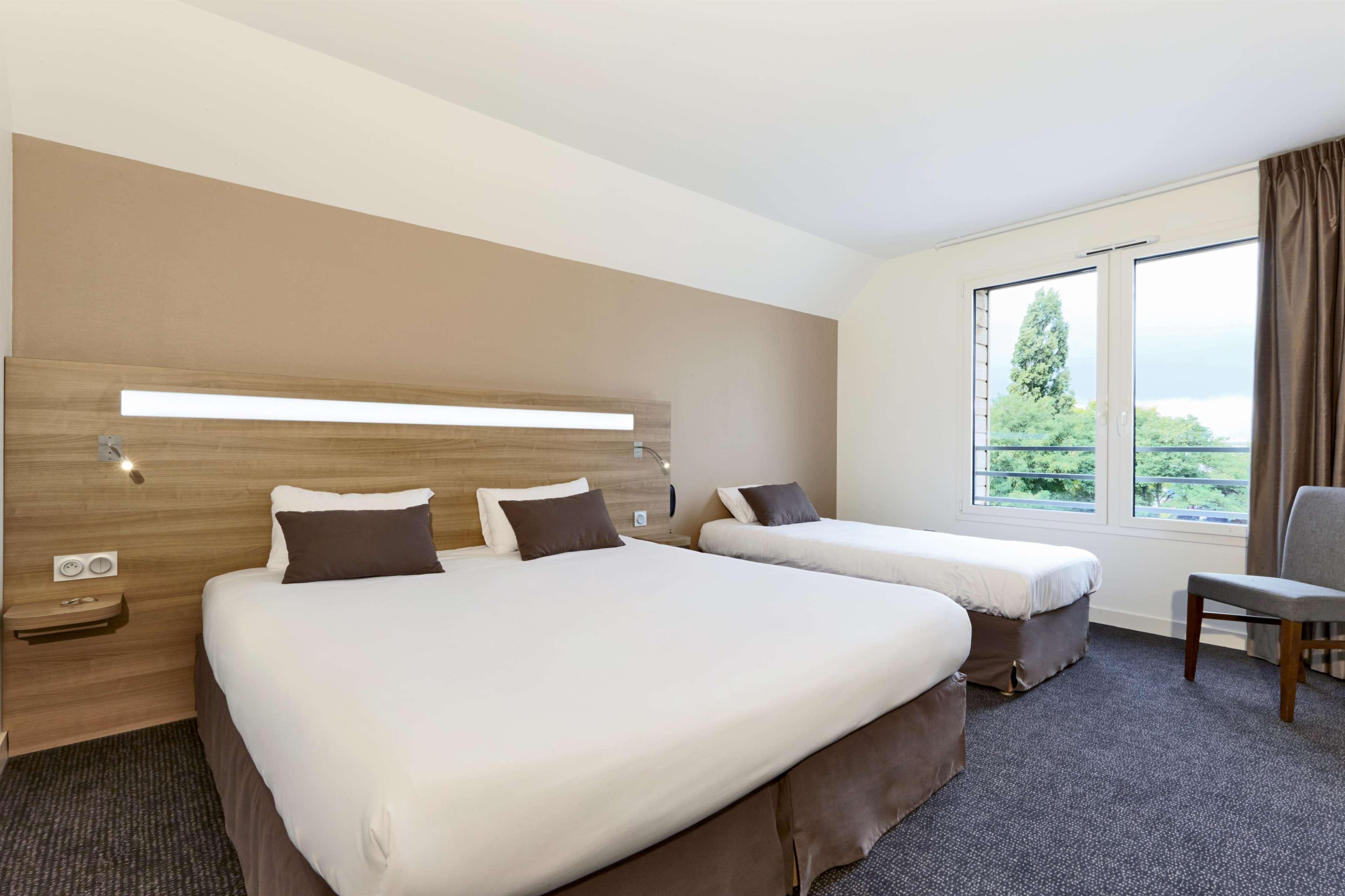 Kyriad Hotel Laval Laval  Bagian luar foto