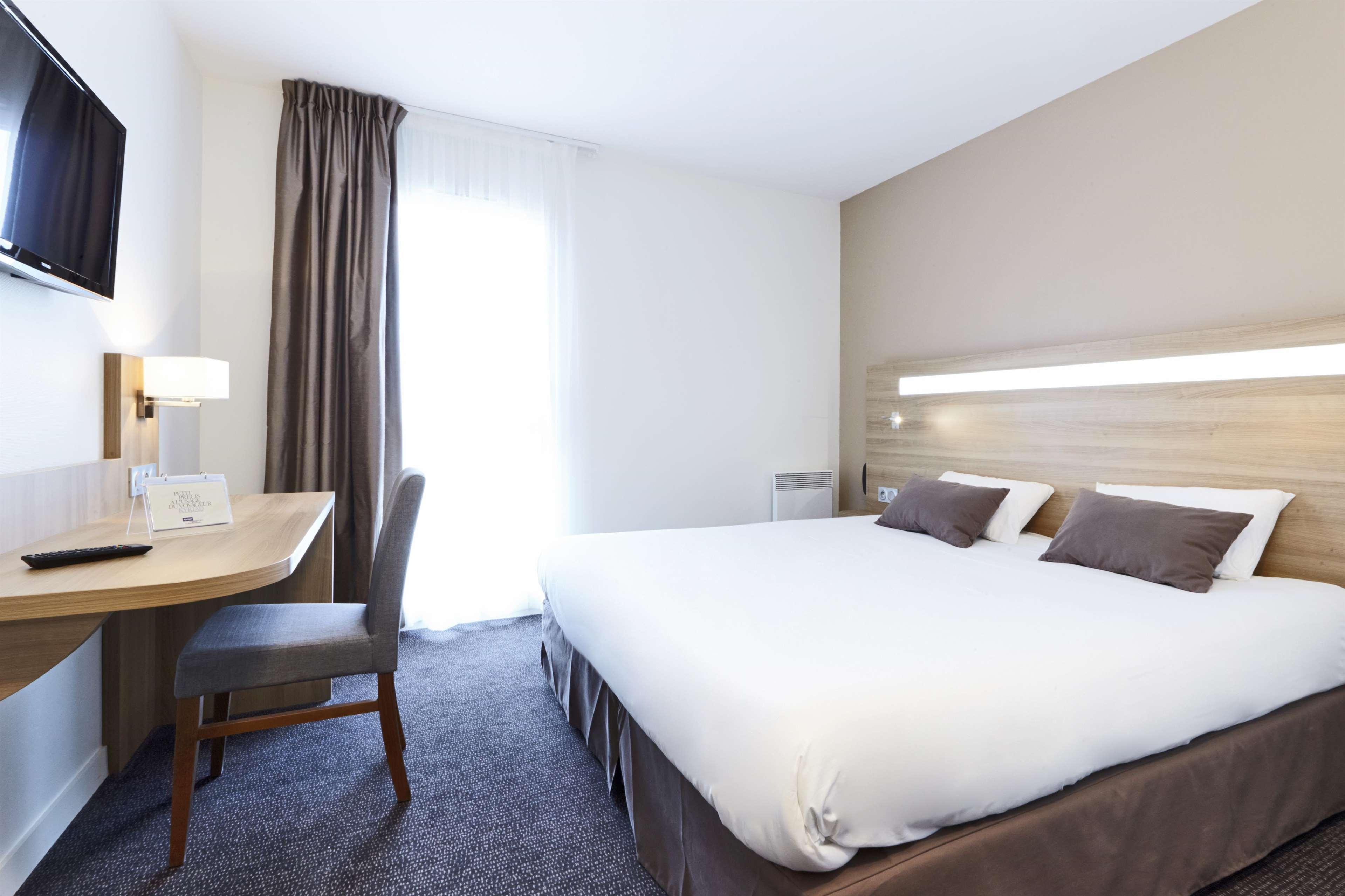 Kyriad Hotel Laval Laval  Bagian luar foto