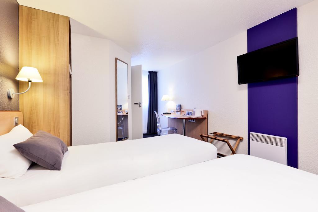 Kyriad Hotel Laval Laval  Bagian luar foto