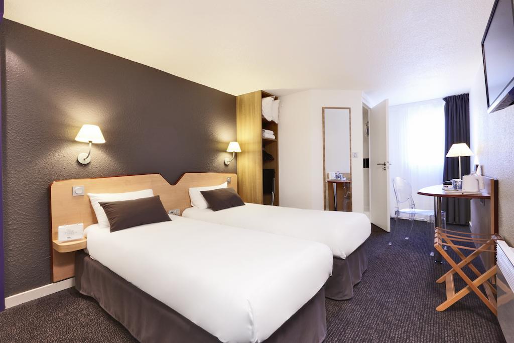 Kyriad Hotel Laval Laval  Bagian luar foto