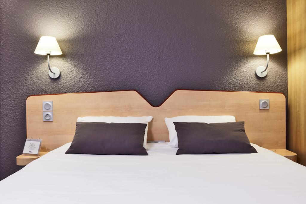 Kyriad Hotel Laval Laval  Bagian luar foto