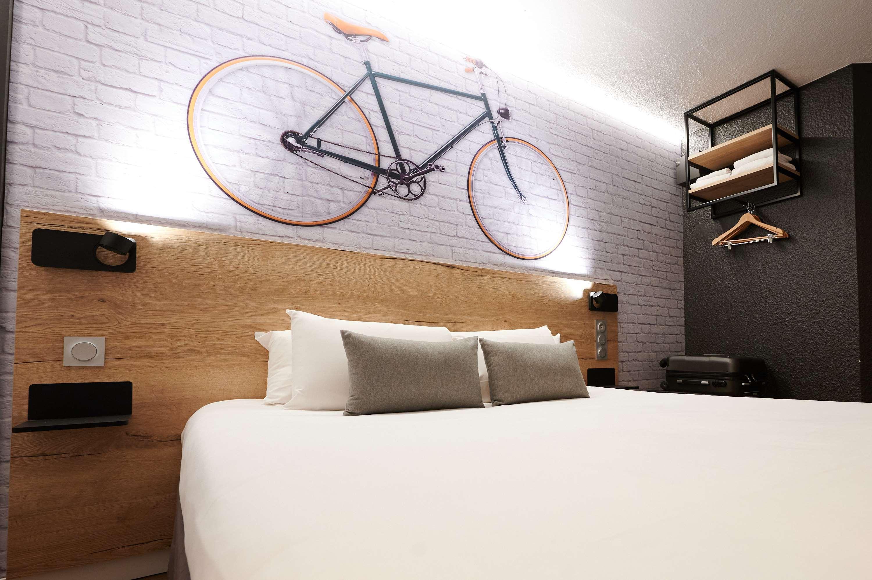 Kyriad Hotel Laval Laval  Bagian luar foto