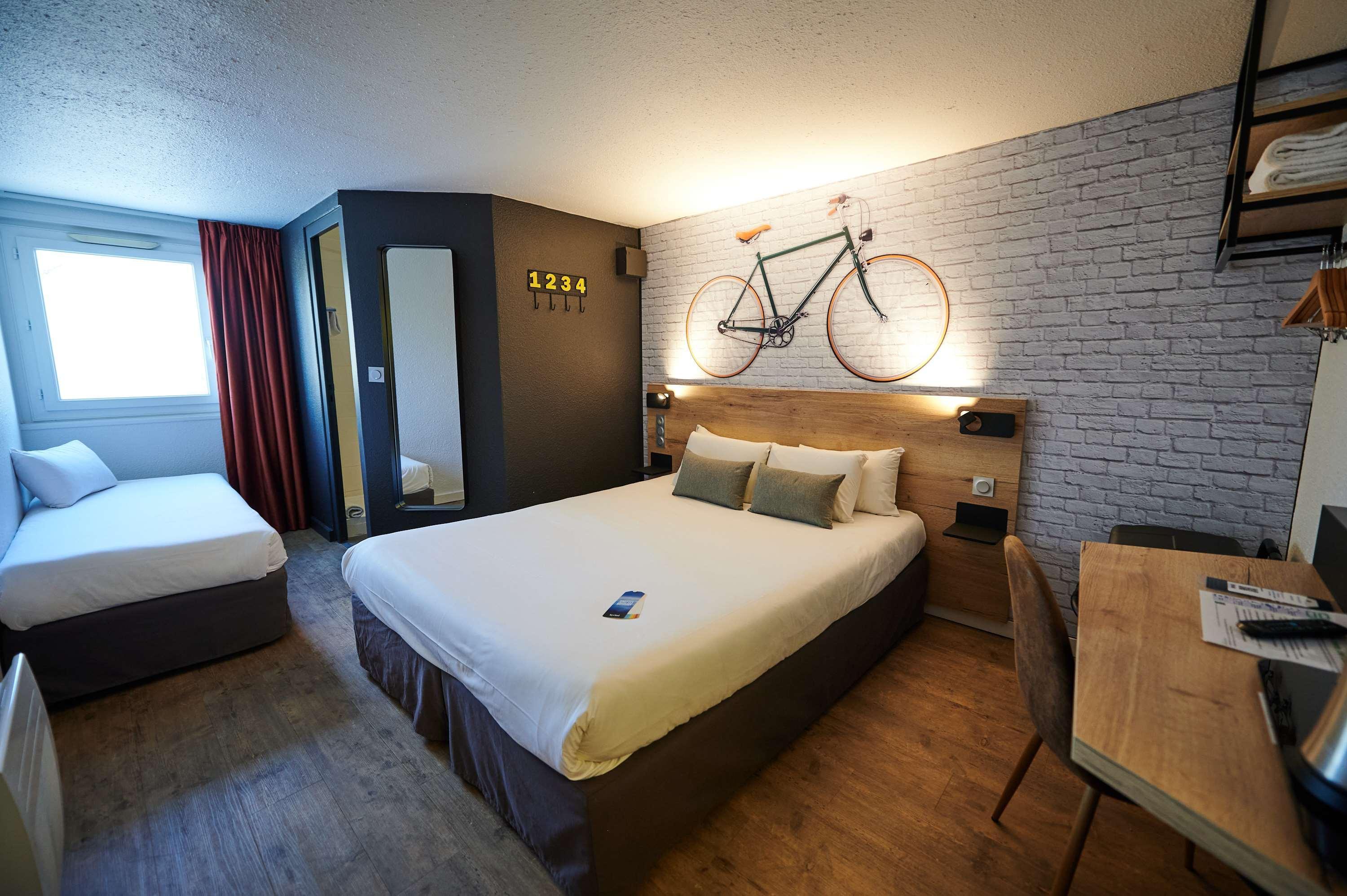 Kyriad Hotel Laval Laval  Bagian luar foto