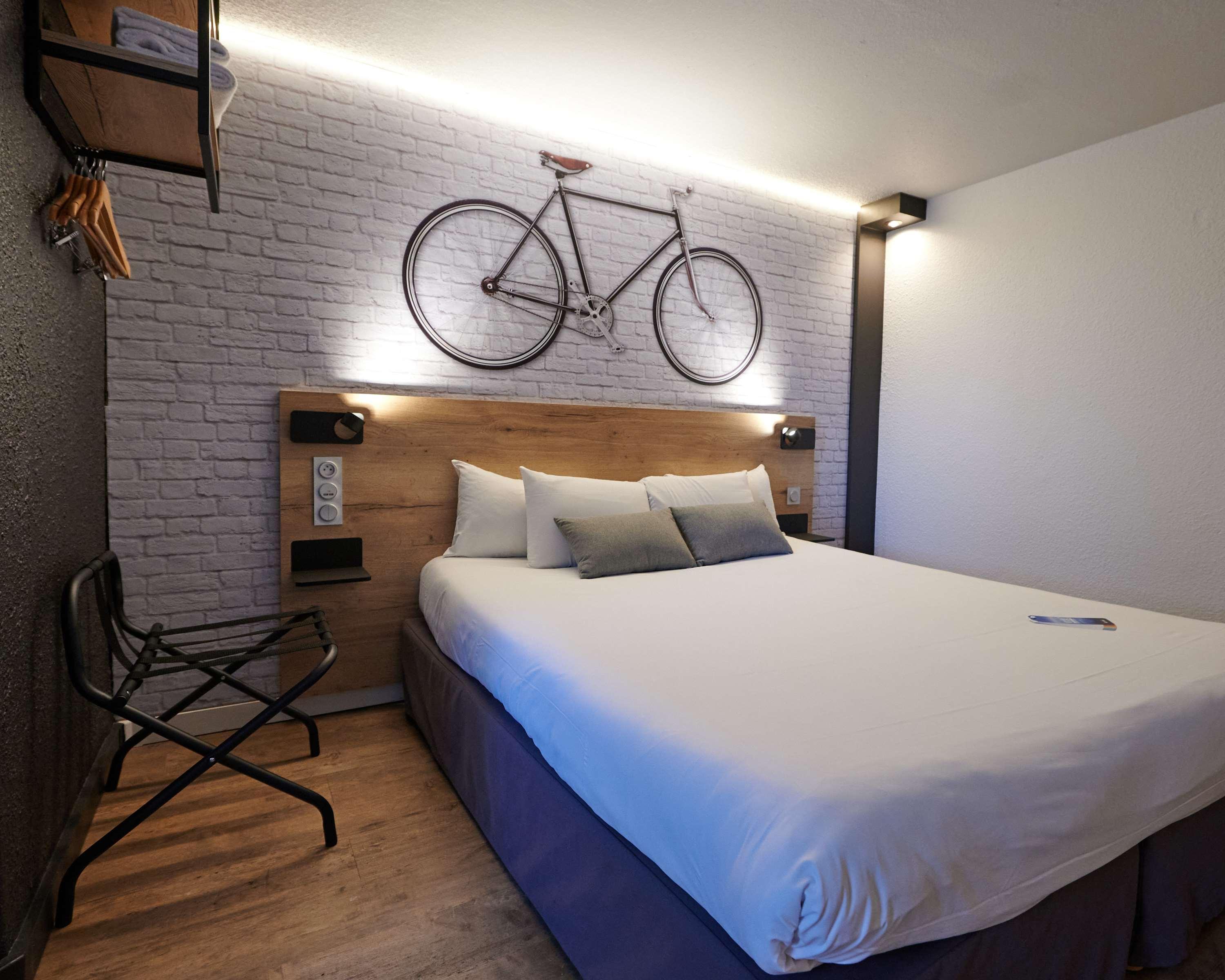 Kyriad Hotel Laval Laval  Bagian luar foto